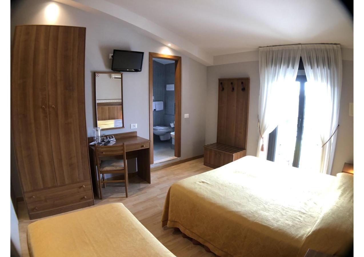 Hotel La Bussola Padenghe sul Garda Buitenkant foto