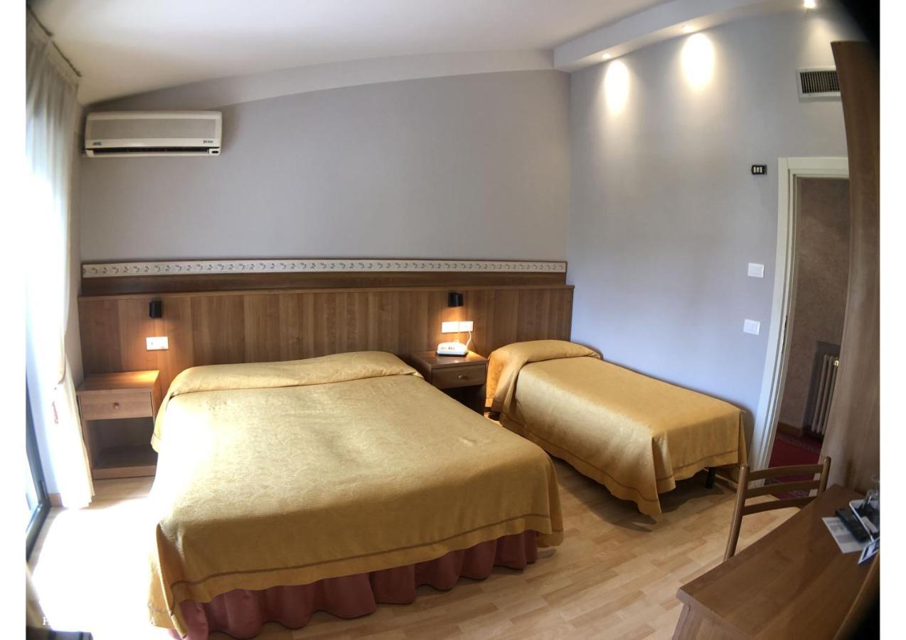 Hotel La Bussola Padenghe sul Garda Buitenkant foto