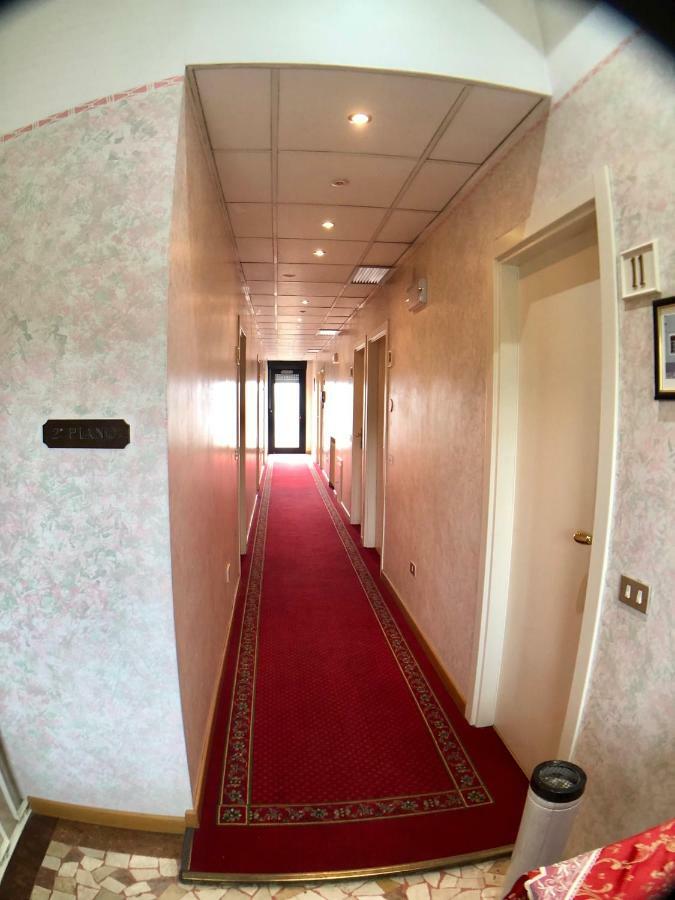 Hotel La Bussola Padenghe sul Garda Buitenkant foto
